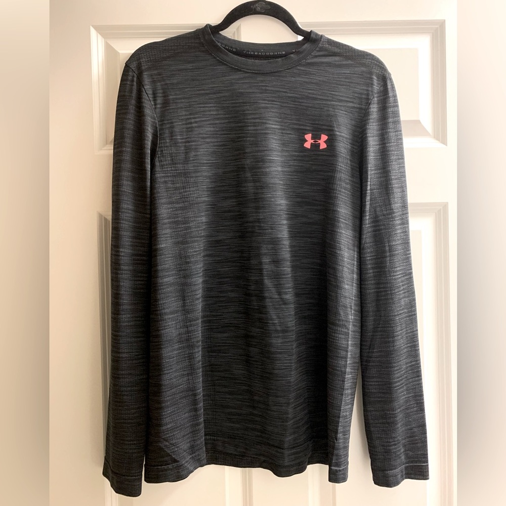 UA fitted heatgear long sleeved shirt.  Logos both worn.  Non smoking house.